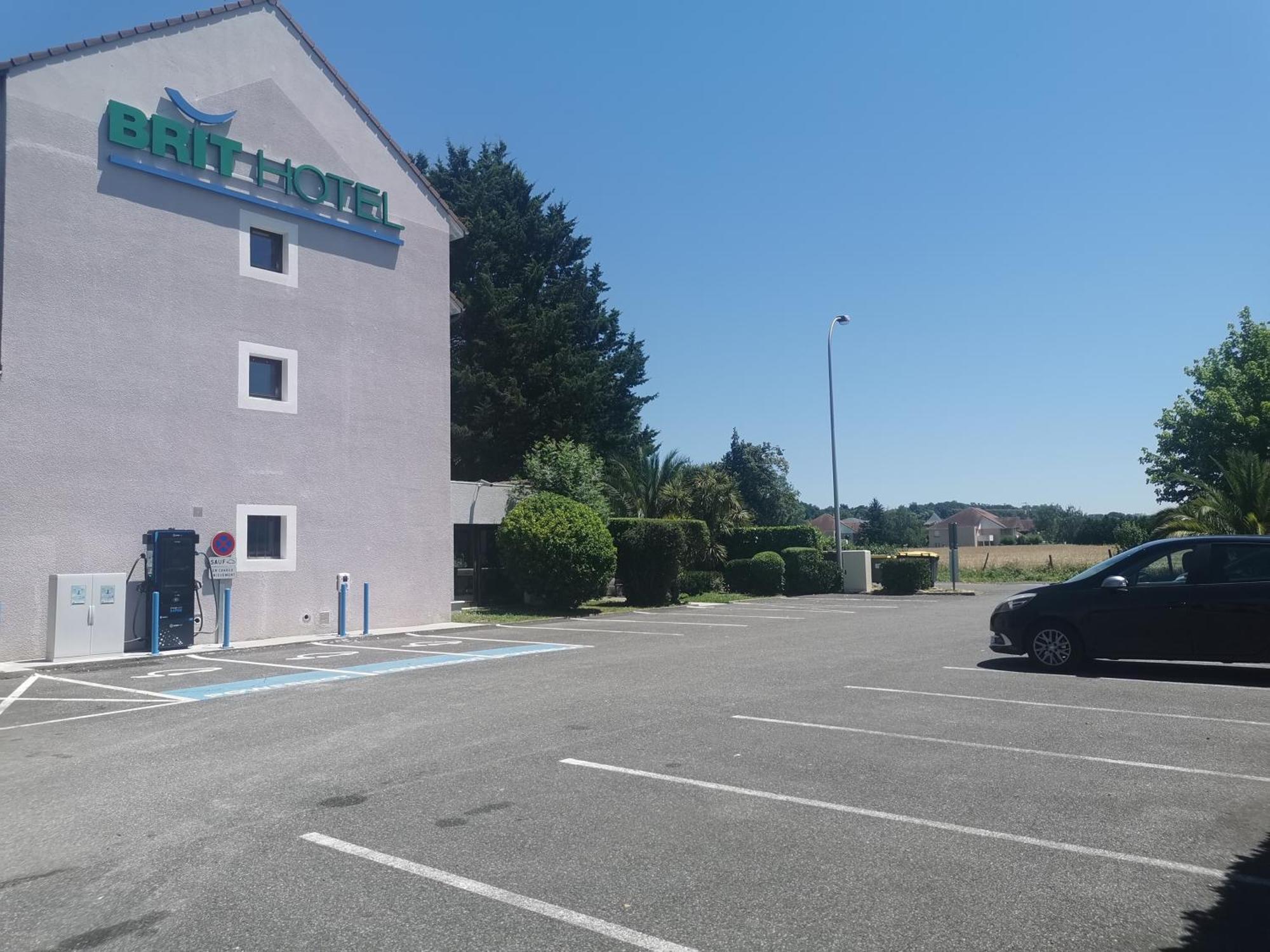Brit Hotel Confort Pau Lons Kültér fotó