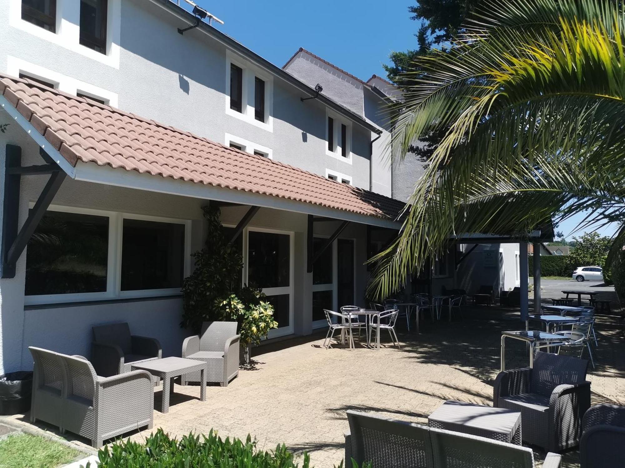 Brit Hotel Confort Pau Lons Kültér fotó