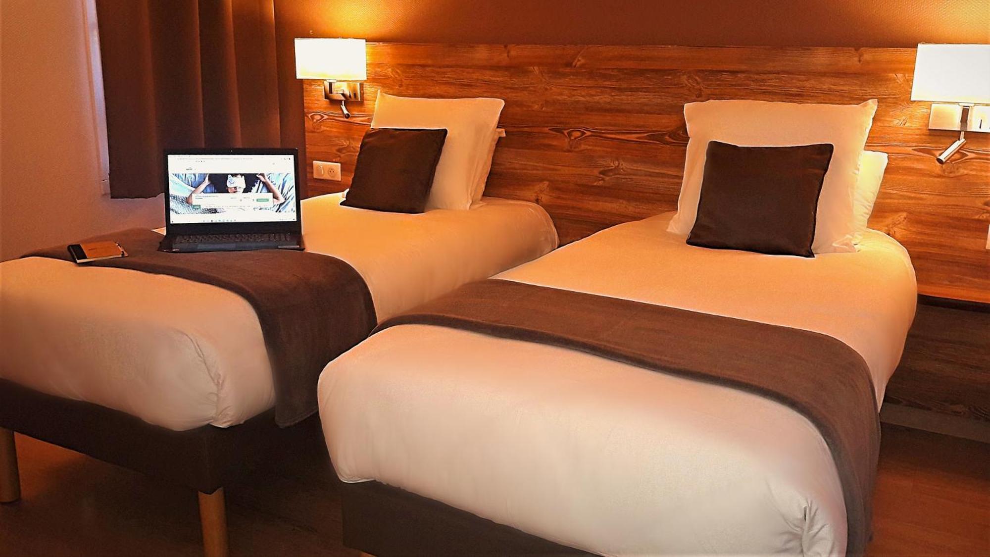 Brit Hotel Confort Pau Lons Kültér fotó