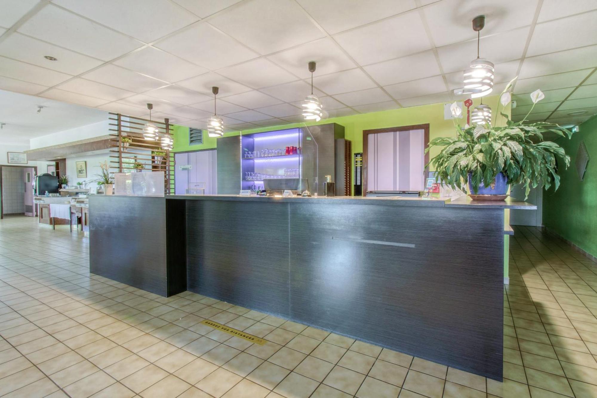 Brit Hotel Confort Pau Lons Kültér fotó