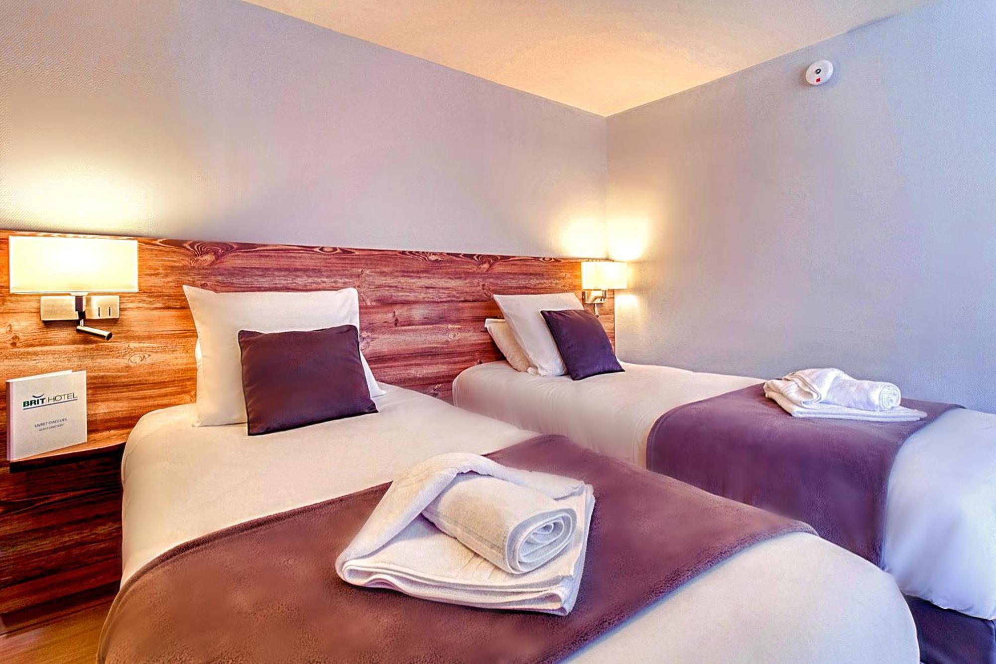 Brit Hotel Confort Pau Lons Kültér fotó