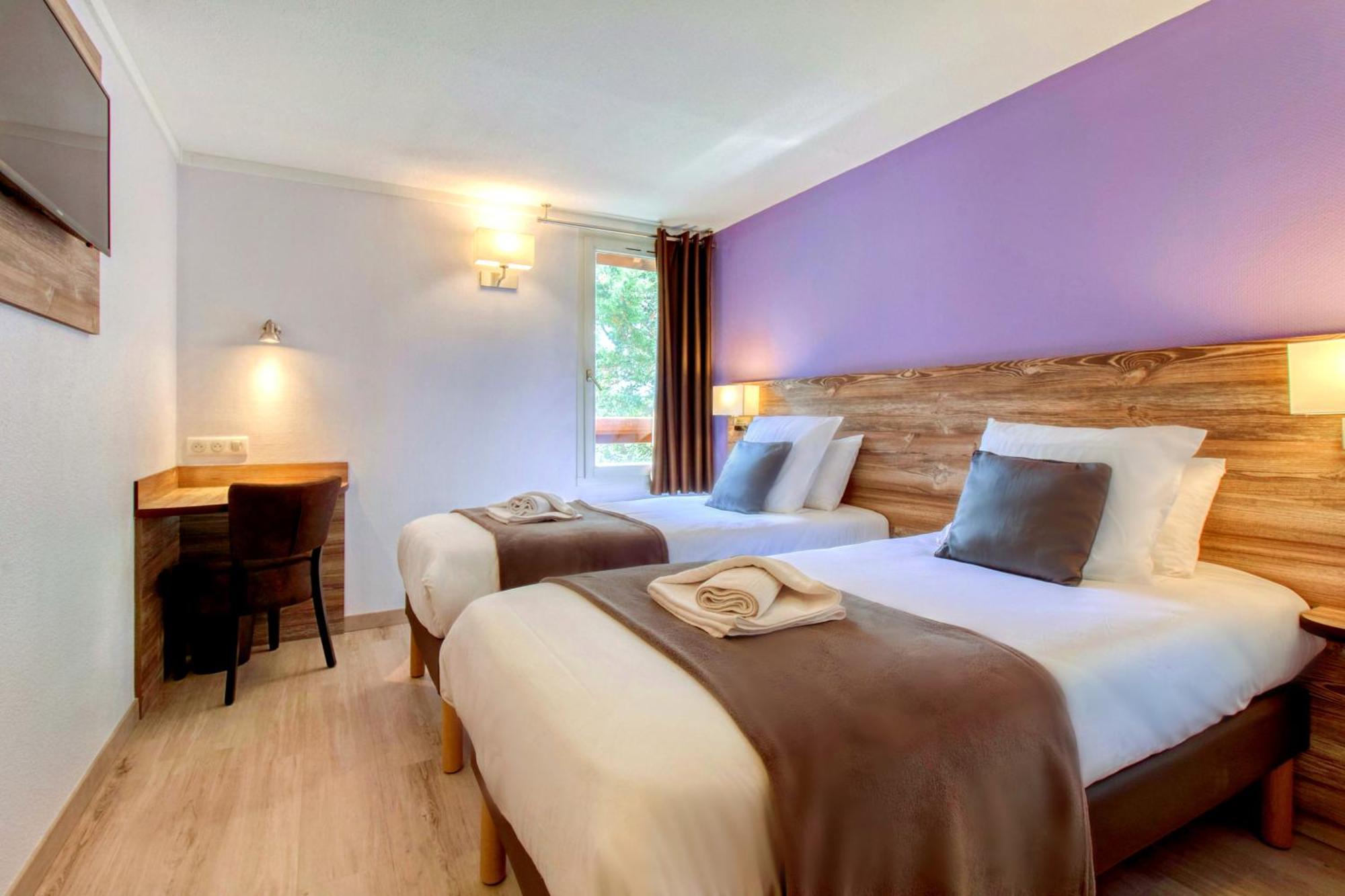 Brit Hotel Confort Pau Lons Kültér fotó