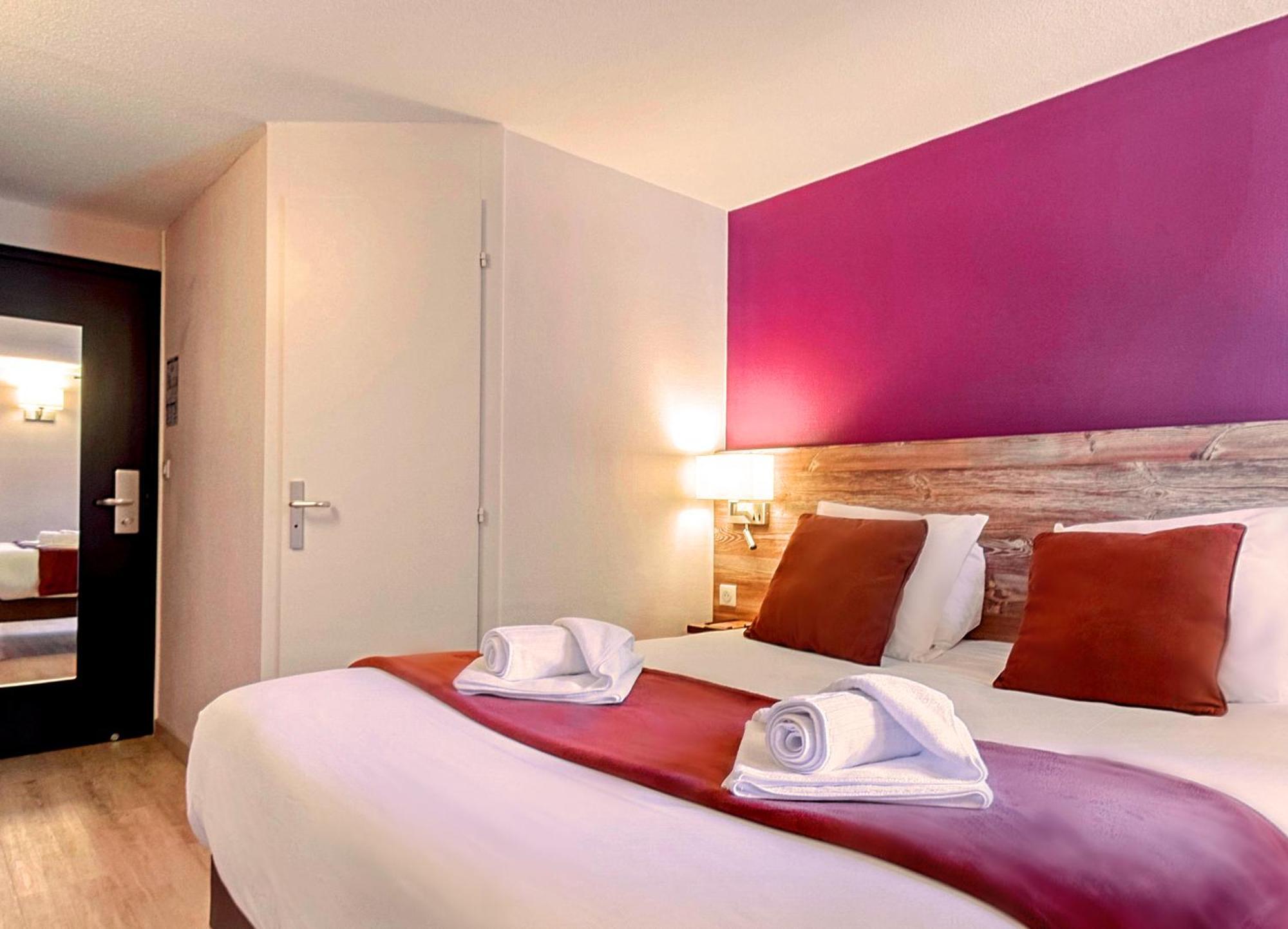 Brit Hotel Confort Pau Lons Kültér fotó