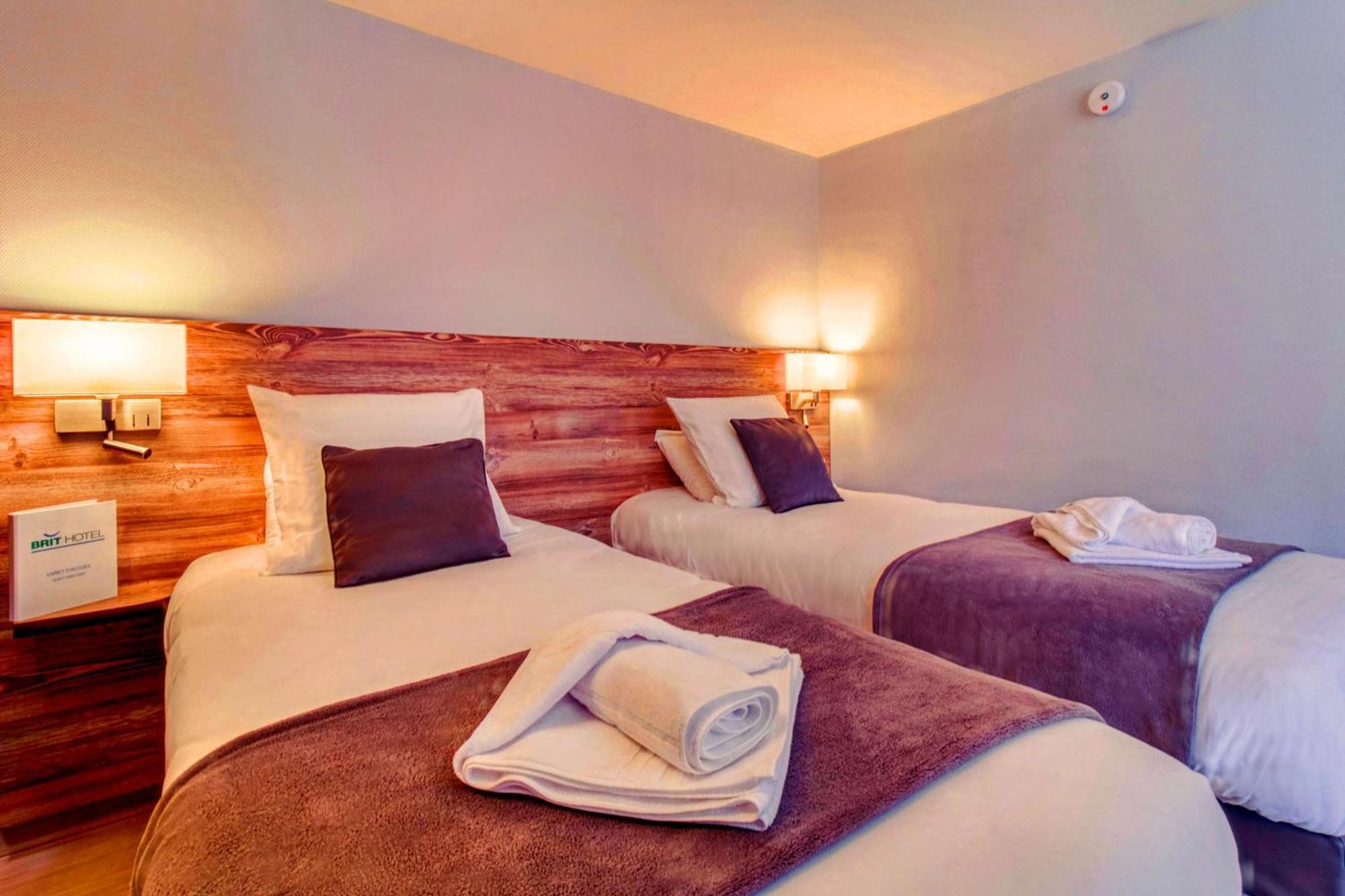 Brit Hotel Confort Pau Lons Kültér fotó