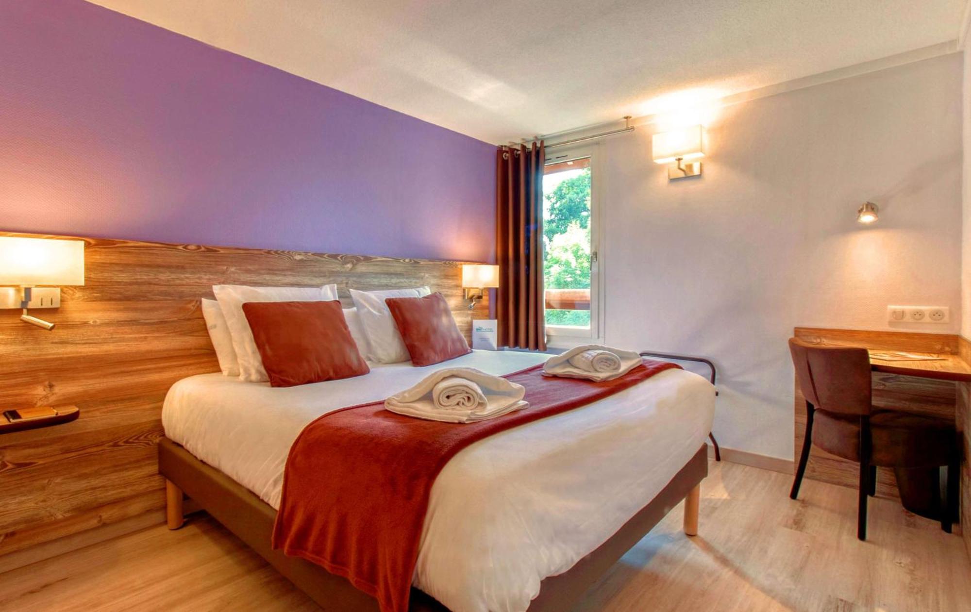 Brit Hotel Confort Pau Lons Kültér fotó