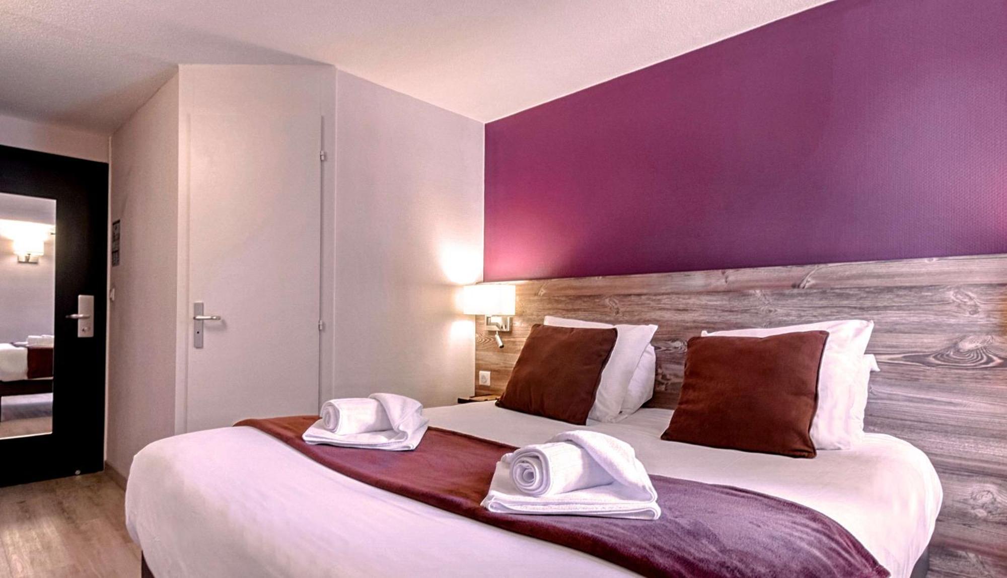 Brit Hotel Confort Pau Lons Kültér fotó
