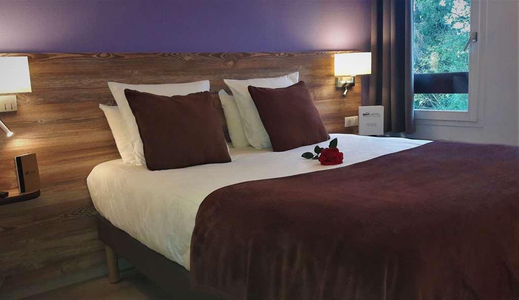Brit Hotel Confort Pau Lons Szoba fotó