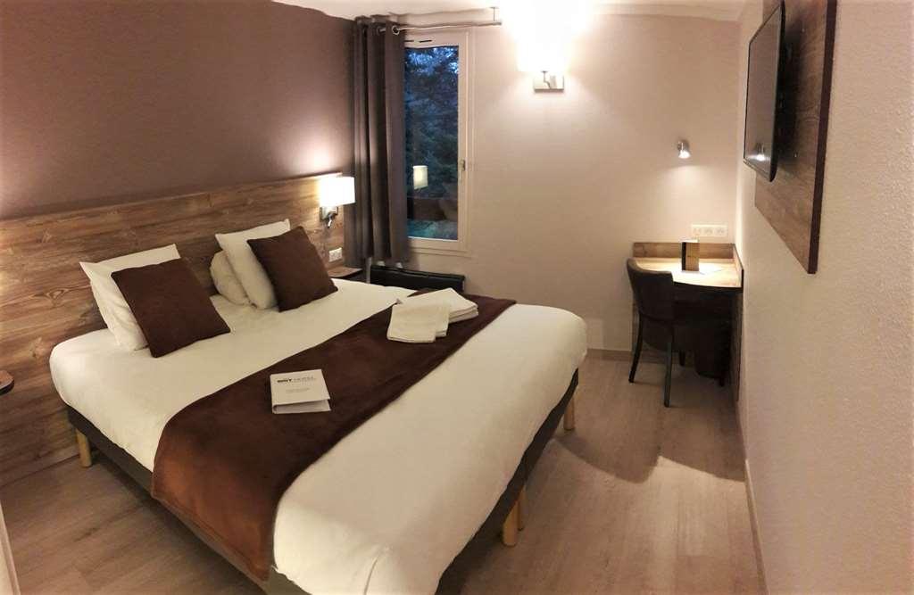 Brit Hotel Confort Pau Lons Szoba fotó