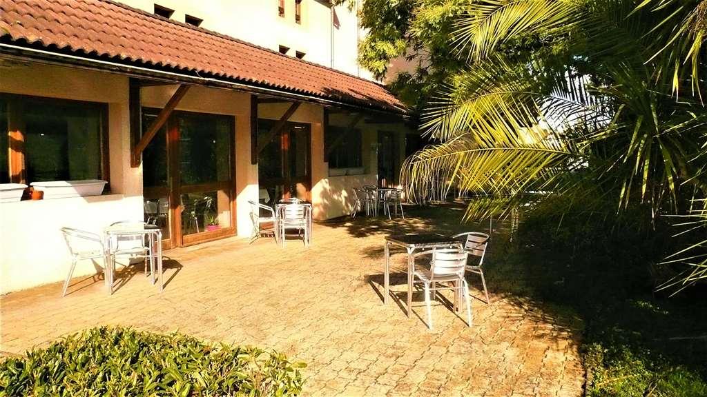 Brit Hotel Confort Pau Lons Kültér fotó