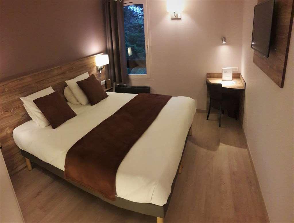 Brit Hotel Confort Pau Lons Szoba fotó