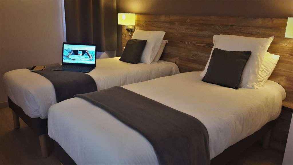 Brit Hotel Confort Pau Lons Szoba fotó