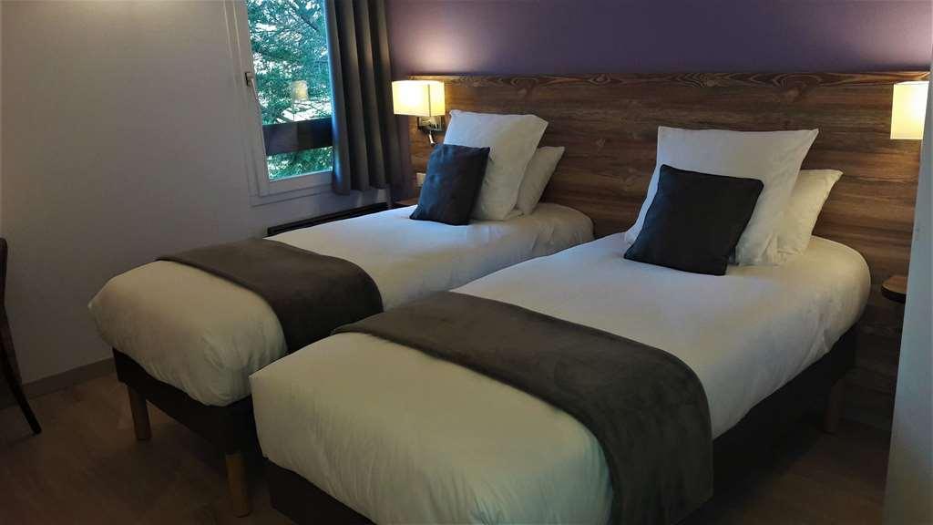 Brit Hotel Confort Pau Lons Szoba fotó