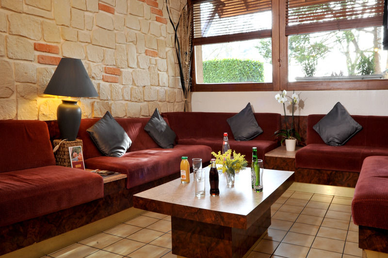 Brit Hotel Confort Pau Lons Kültér fotó